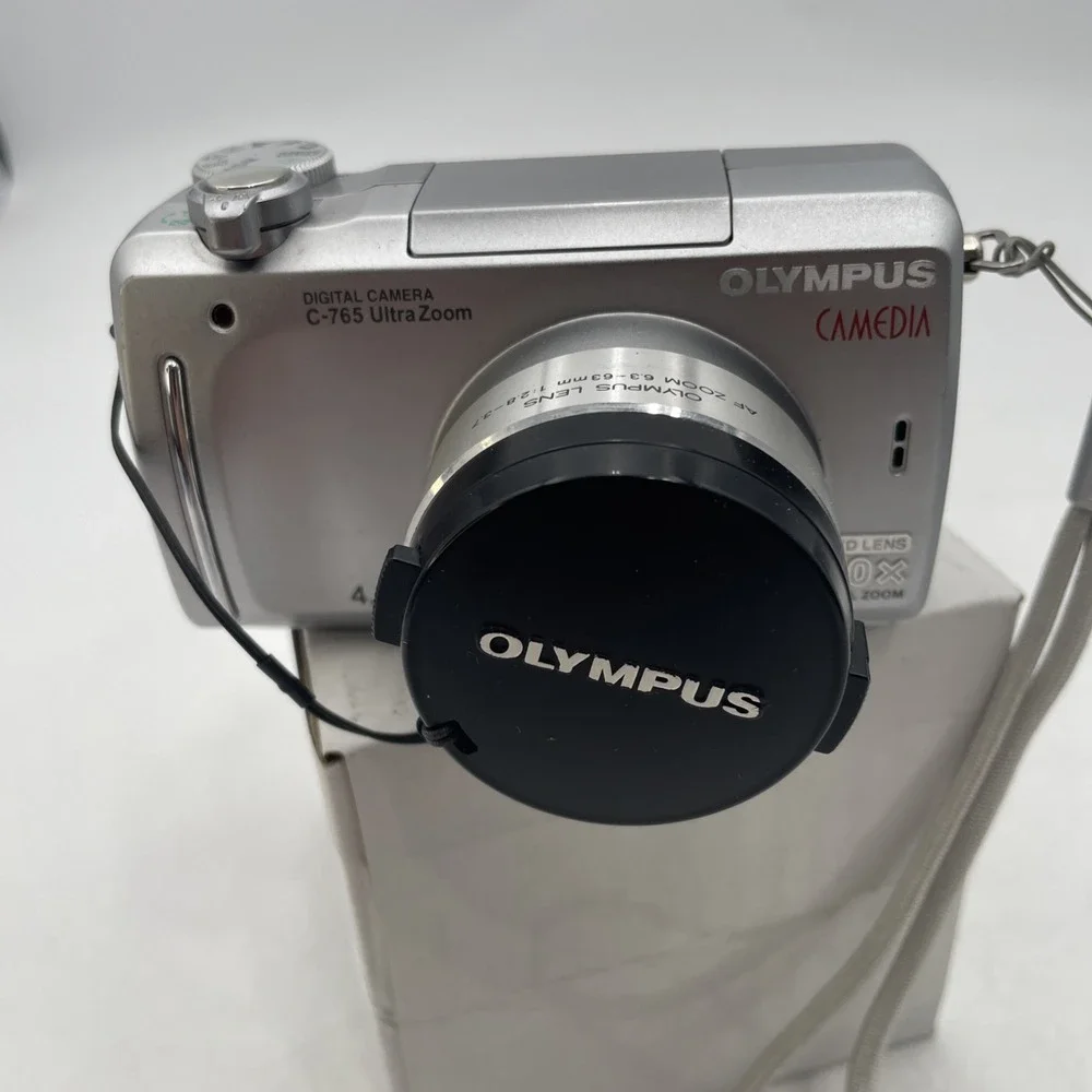 Olympus CAMEDIA C-765 Ultra Zoom 4.0MP Digital Camera W/Battery & CD Card+Case
